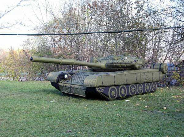 沙依巴克陆地军事假目标坦克